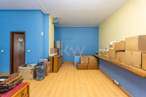 Loja 500m2 em Senhora da Hora / Junto a estação de Metro Sra da Hora