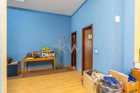 Loja 500m2 em Senhora da Hora / Junto a estação de Metro Sra da Hora