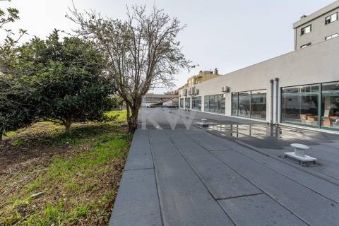 Loja 500m2 em Senhora da Hora / Junto a estação de Metro Sra da Hora