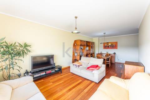 Espaçoso Apartamento T4 com 205m2 de ABC - Zona Privilegiada da Maia, Porto