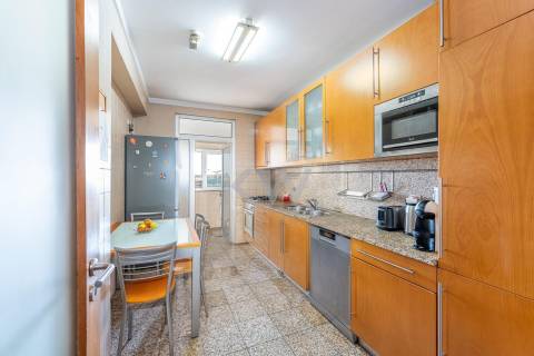 Espaçoso Apartamento T4 com 205m2 de ABC - Zona Privilegiada da Maia, Porto