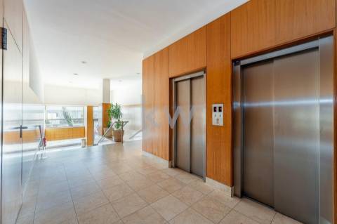 Espaçoso Apartamento T4 com 205m2 de ABC - Zona Privilegiada da Maia, Porto