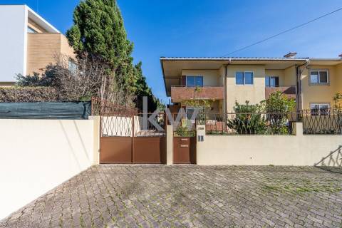 Andar Moradia junto à praia da Granja