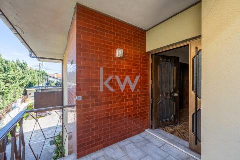 Andar Moradia junto à praia da Granja