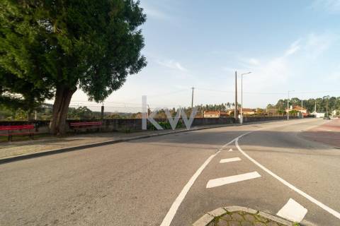 Excelente Terreno 13.600 m2 com PIP aprovado em Sta. Maria da Feira