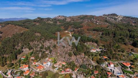 Terreno com viabilidade construtiva próximo do Gerês