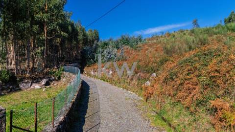Terreno com viabilidade construtiva próximo do Gerês