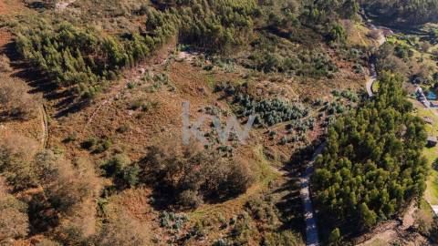 Terreno com viabilidade construtiva próximo do Gerês