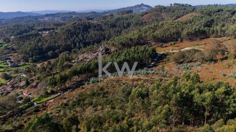 Terreno com viabilidade construtiva próximo do Gerês