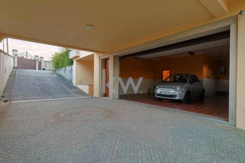 Moradia T5 Isolada e Moderna – Gondomar