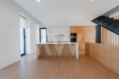 FANTÁSTICA MORADIA NOVA COM 3 SUITES EM OLIVEIRA DE AZEMÉIS