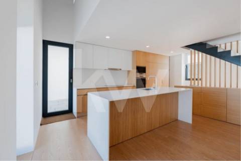 FANTÁSTICA MORADIA NOVA COM 3 SUITES EM OLIVEIRA DE AZEMÉIS