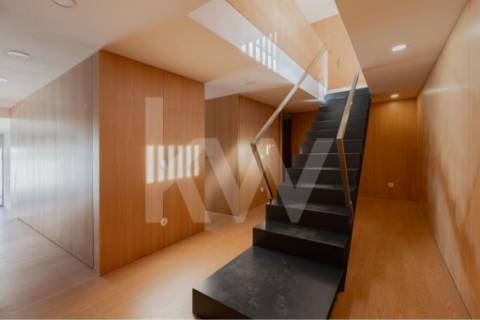 FANTÁSTICA MORADIA NOVA COM 3 SUITES EM OLIVEIRA DE AZEMÉIS