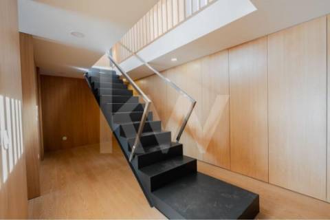 FANTÁSTICA MORADIA NOVA COM 3 SUITES EM OLIVEIRA DE AZEMÉIS