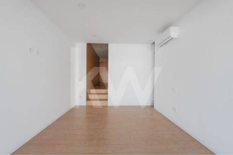 FANTÁSTICA MORADIA NOVA COM 3 SUITES EM OLIVEIRA DE AZEMÉIS