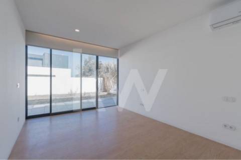 FANTÁSTICA MORADIA NOVA COM 3 SUITES EM OLIVEIRA DE AZEMÉIS