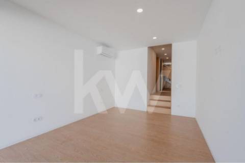 FANTÁSTICA MORADIA NOVA COM 3 SUITES EM OLIVEIRA DE AZEMÉIS