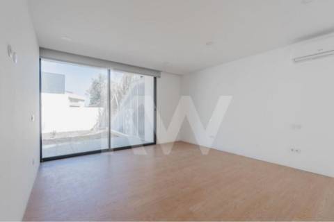 FANTÁSTICA MORADIA NOVA COM 3 SUITES EM OLIVEIRA DE AZEMÉIS