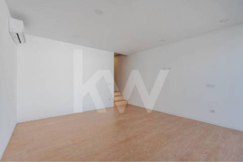 FANTÁSTICA MORADIA NOVA COM 3 SUITES EM OLIVEIRA DE AZEMÉIS