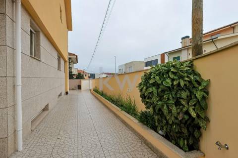 Moradia T4 Geminada em S. Cosme, Gondomar - Casa Perfeita para Família Moderna – 