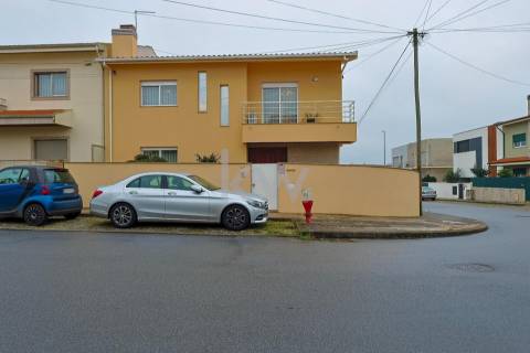 Moradia T4 Geminada em S. Cosme, Gondomar - Casa Perfeita para Família Moderna – 