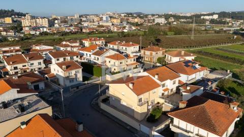 Moradia T4 Geminada em S. Cosme, Gondomar - Casa Perfeita para Família Moderna – 