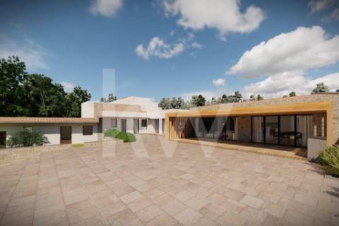 Moradia para restauro num lote de 1080 m2 em Vairão, Vila do Conde