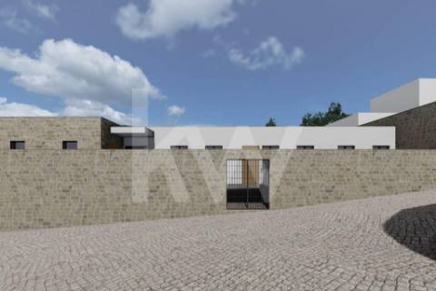 Moradia para restauro num lote de 1080 m2 em Vairão, Vila do Conde