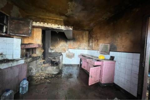 Moradia para restauro num lote de 1080 m2 em Vairão, Vila do Conde