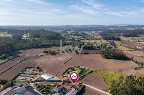 Moradia para restauro num lote de 1080 m2 em Vairão, Vila do Conde