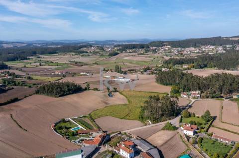 Moradia para restauro num lote de 1080 m2 em Vairão, Vila do Conde