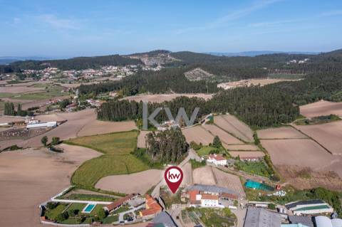Moradia para restauro num lote de 1080 m2 em Vairão, Vila do Conde