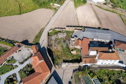 Moradia para restauro num lote de 1080 m2 em Vairão, Vila do Conde