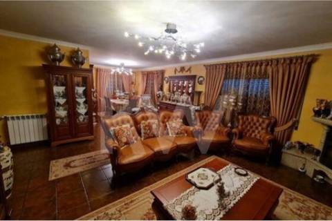 Moradia com acabamentos de luxo e piscina em Vila Verde