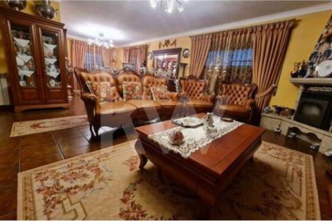 Moradia com acabamentos de luxo e piscina em Vila Verde