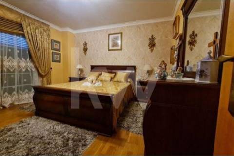 Moradia com acabamentos de luxo e piscina em Vila Verde