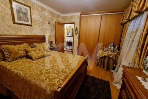 Moradia com acabamentos de luxo e piscina em Vila Verde