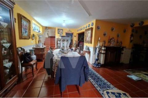 Moradia com acabamentos de luxo e piscina em Vila Verde