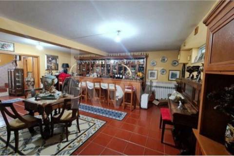 Moradia com acabamentos de luxo e piscina em Vila Verde