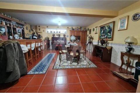 Moradia com acabamentos de luxo e piscina em Vila Verde