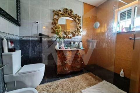 Moradia com acabamentos de luxo e piscina em Vila Verde