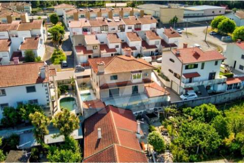 Moradia com acabamentos de luxo e piscina em Vila Verde