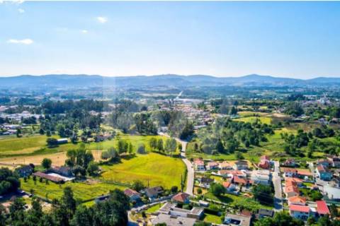 Moradia com acabamentos de luxo e piscina em Vila Verde