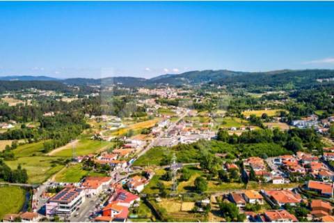Moradia com acabamentos de luxo e piscina em Vila Verde