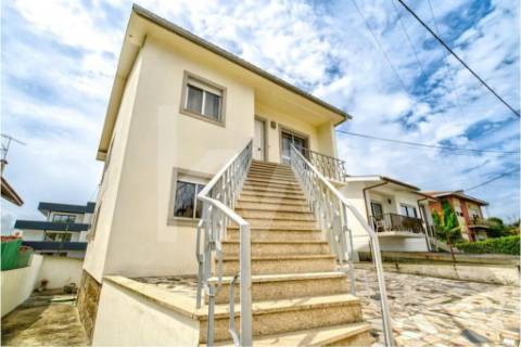 Moradia Bi-Familiar em Calendário