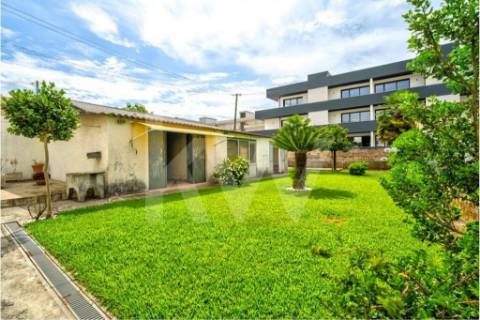 Moradia Bi-Familiar em Calendário