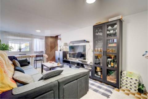 Moradia Bi-Familiar em Calendário