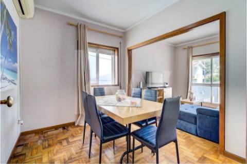 Moradia Bi-Familiar em Calendário