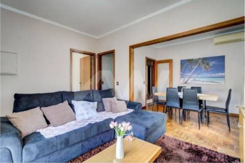 Moradia Bi-Familiar em Calendário