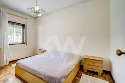 Moradia Bi-Familiar em Calendário